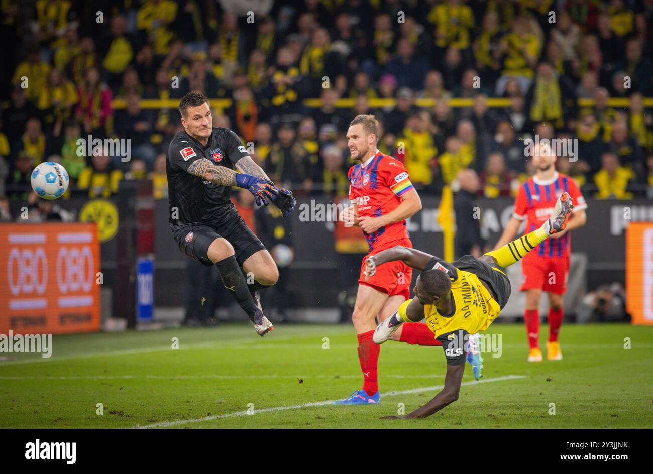 Dortmund, Allemagne. 13e septembre 2024. Serhou Guirassy (BVB) Kevin Müller (FCH) Patrick Mainka (FCH) Borussia Dortmund - 1. FC Heidenheim 13.09.2024 COP Banque D'Images