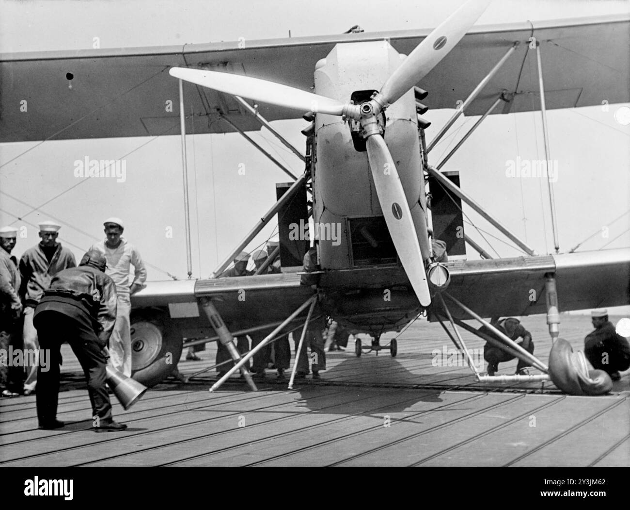 S'écrase l'avion Martin T3M-2 à bord d'un porte-avions le 2 mai 1928 Banque D'Images