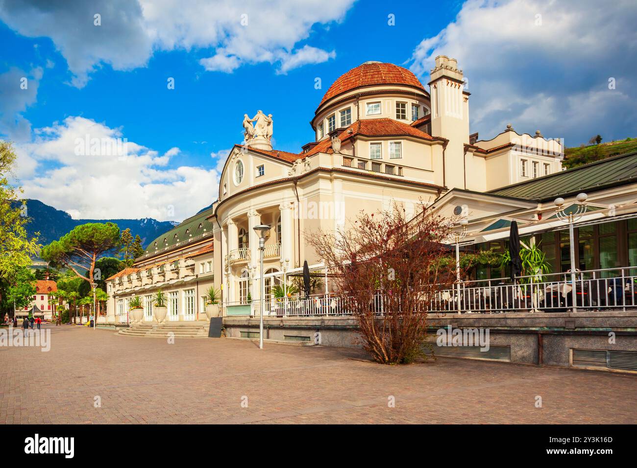 De Kurhaus Meran est un célèbre bâtiment et un symbole de la ville de Merano dans le Tyrol du Sud en Italie du nord Banque D'Images