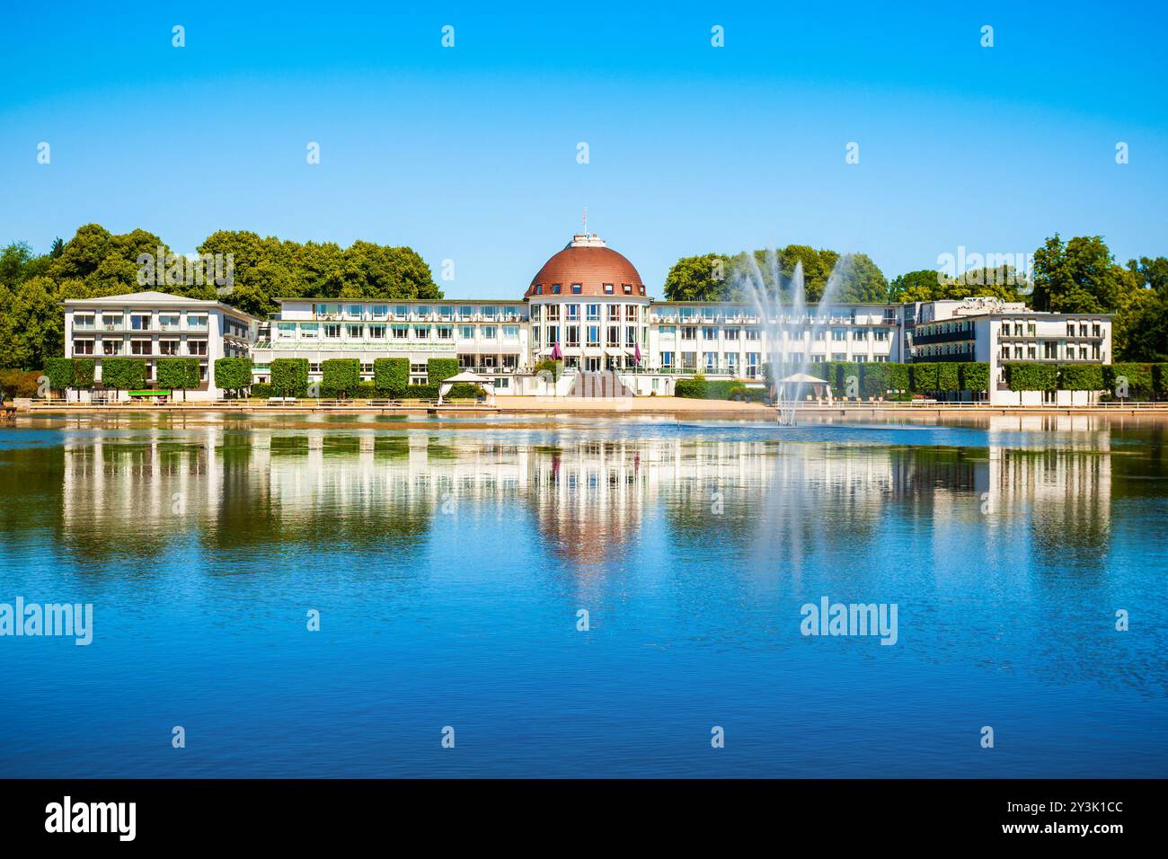 Voir dans le lac Holler Burgerpark à Brême, Allemagne Banque D'Images