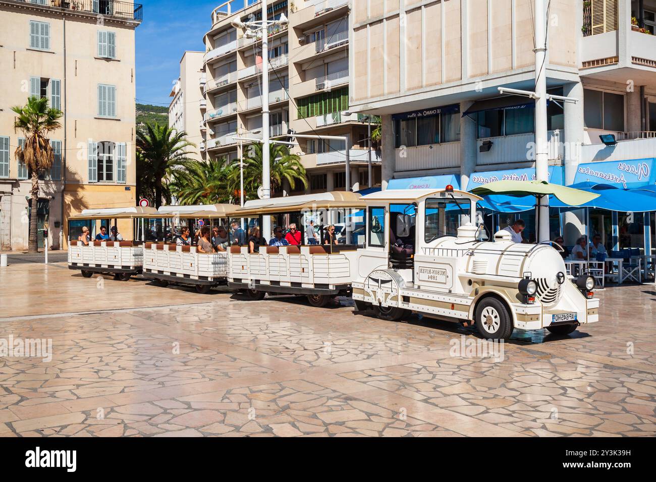 TOULON, FRANCE - 24 SEPTEMBRE 2018 : les petits trains de Toulon ou les petits trains sont un petit train touristique de la ville de Toulon en France Banque D'Images