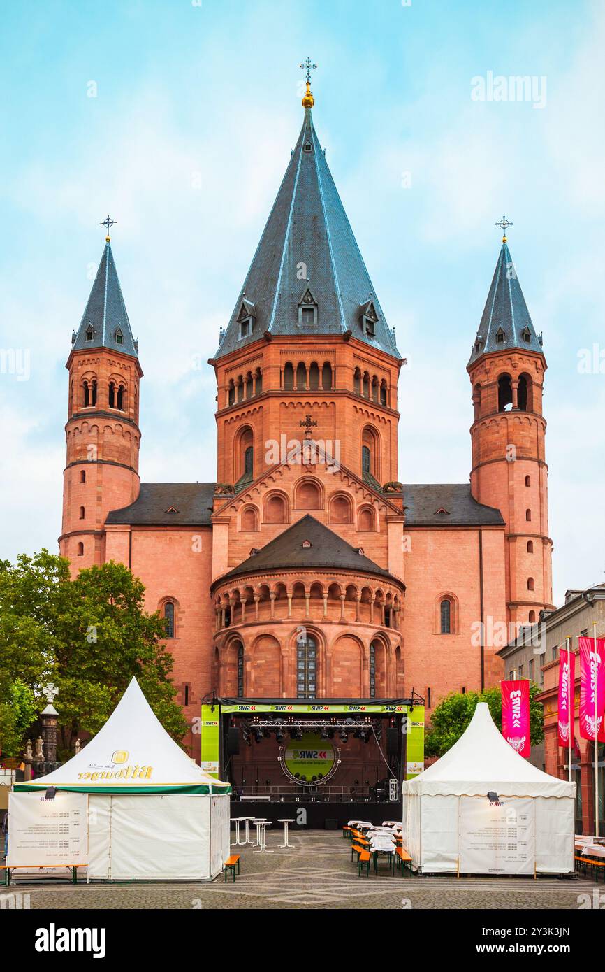 MAINZ, ALLEMAGNE - 25 juin 2018 : Cathédrale de Mayence est situé sur la place du marché de la vieille ville Banque D'Images