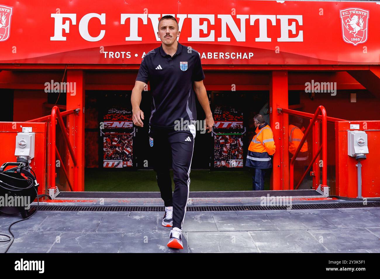 Enschede, pays-Bas. 14 septembre 2024. ENSCHEDE, PAYS-BAS - 14 SEPTEMBRE : Ryan Thomas de PEC Zwolle regarde lors d'un match Néerlandais Eredivisie entre le FC Twente et PEC Zwolle à Grolsch Veste le 14 septembre 2024 à Enschede, pays-Bas. (Photo de Raymond Smit/Orange Pictures) crédit : dpa/Alamy Live News Banque D'Images