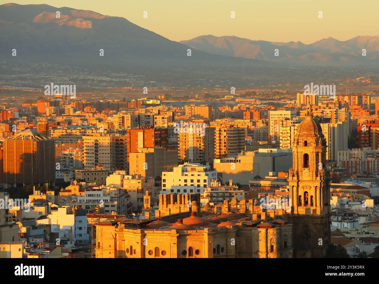 Vue de la ville de Malaga avec viwe sur la cathédrale de Malaga (église de Santiago Apostol), Espagne Banque D'Images