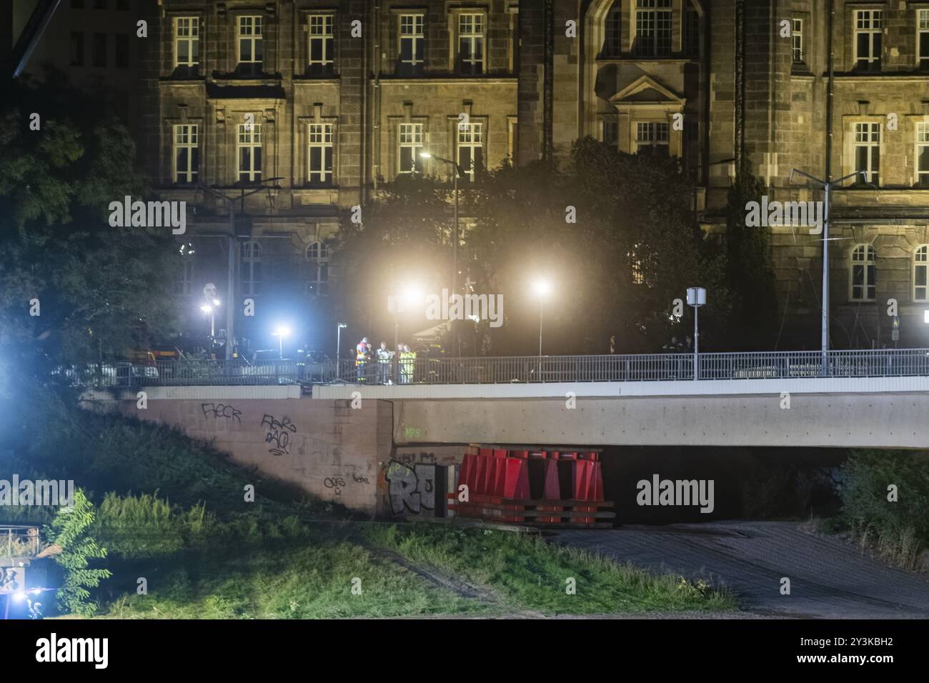 Aux premières heures du matin, une section du pont Carola s'est effondrée pour des raisons inconnues. Sur une longueur d'environ 100 mètres, la section sur wh Banque D'Images