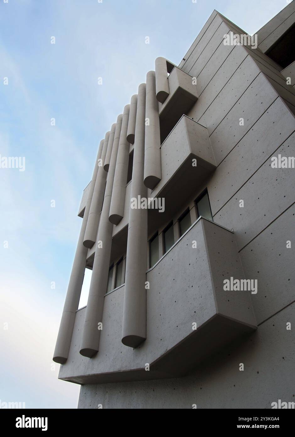 Leeds, West yorkshire, Royaume-uni, 17 décembre 2021 : gros plan sur le bâtiment roger stevens à l'université de leeds un béton brutaliste Banque D'Images