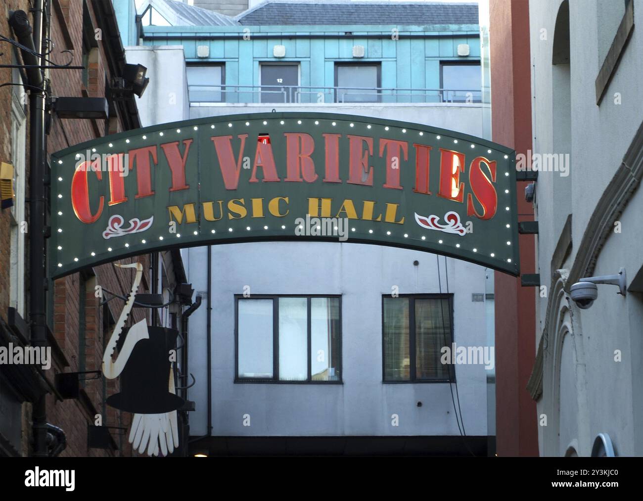 Leeds, West yorkshire, Royaume-uni, 17 mars 2022 : panneau au-dessus de l'historique leeds City Variety Music Hall Banque D'Images