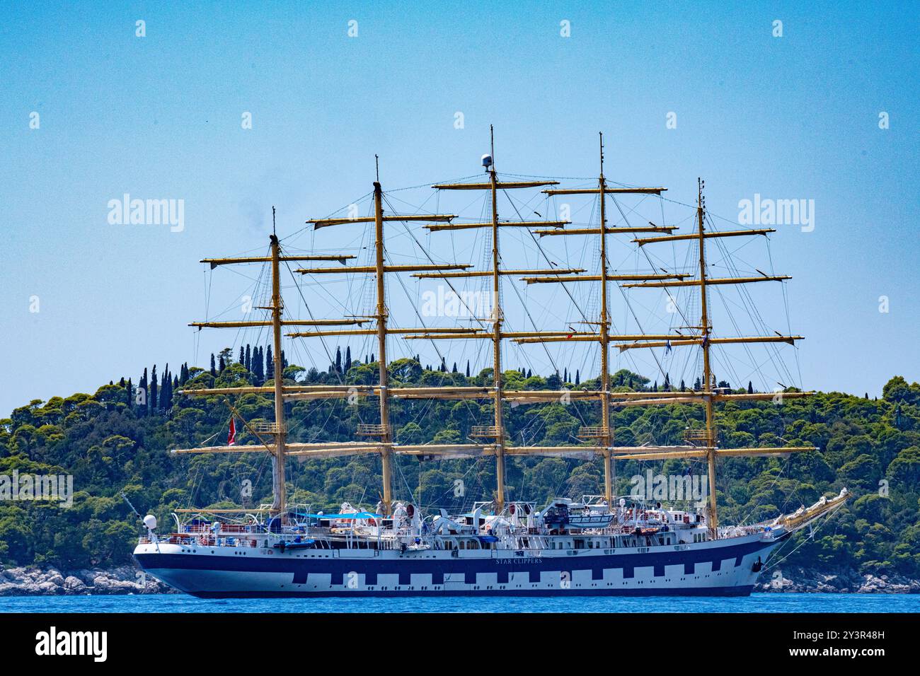 Royal Clipper, le plus grand clipper du monde à l'entrée du port de Dunrovnik, Croatie, Septermber 2024 Banque D'Images