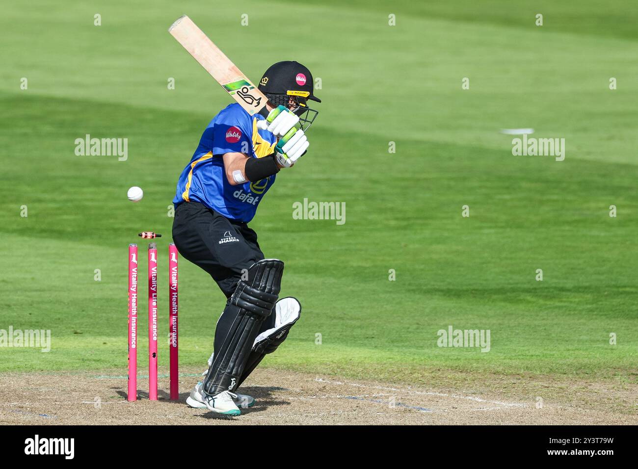 #89, Daniel Hughes du Sussex a été attaqué par #14, David Payne du Gloucestershire lors du match de demi-finale entre le CCC du Gloucestershire et le CCC du Sussex lors de la Vitality Blast finals Day à Edgbaston Cricket Ground, Birmingham le samedi 14 septembre 2024. (Photo : Stuart Leggett | mi News) crédit : MI News & Sport /Alamy Live News Banque D'Images