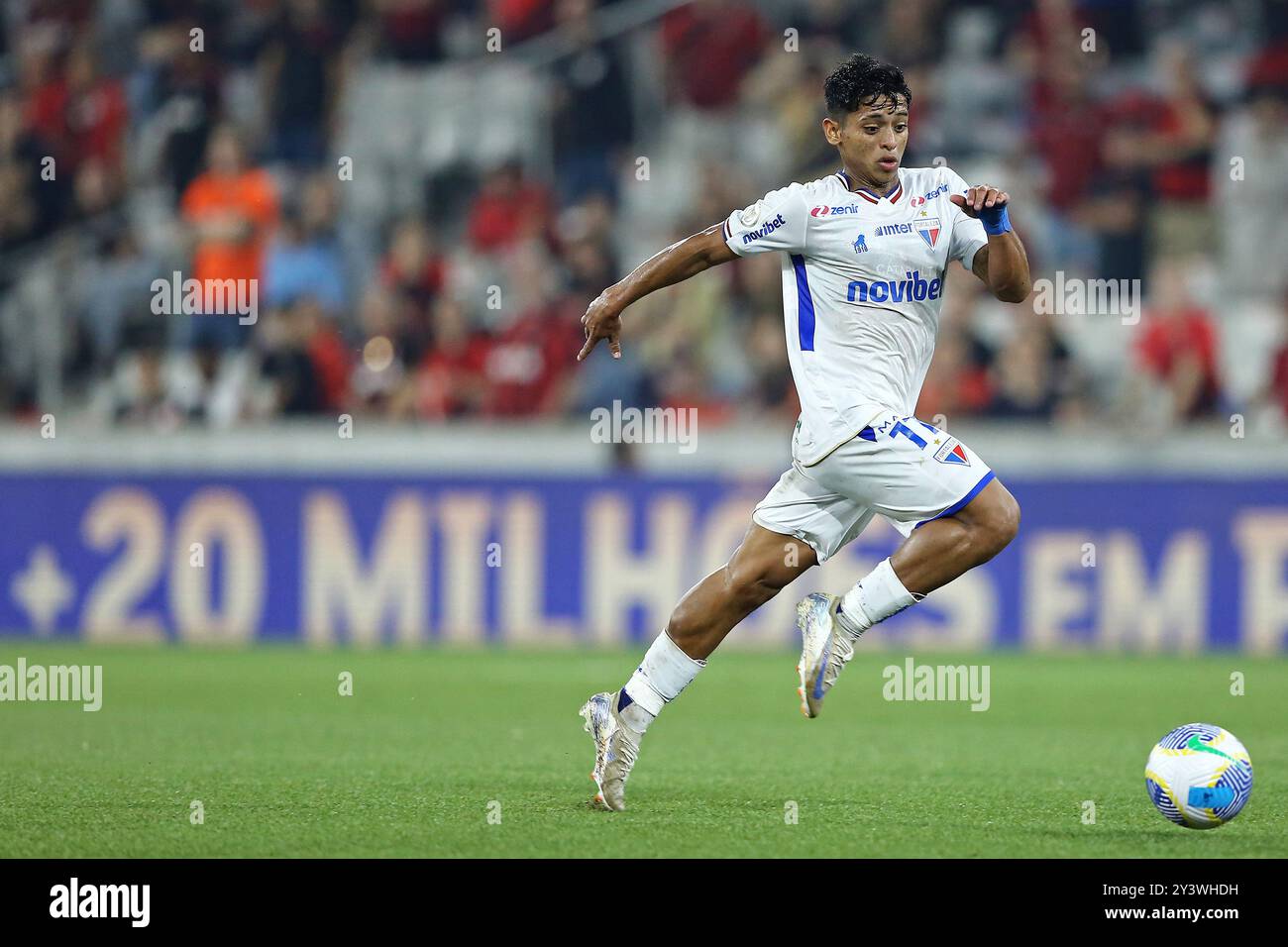 Curitiba, Brésil. 14 septembre 2024. Kervin Andrade de Fortaleza, contrôle le ballon lors du match entre Athletico Paranaense et Fortaleza, pour la Serie A 2024 brésilienne, au Ligga Arena Stadium, à Curitiba le 14 septembre. Photo : Heuler Andrey/DiaEsportivo/Alamy Live News crédit : DiaEsportivo/Alamy Live News Banque D'Images