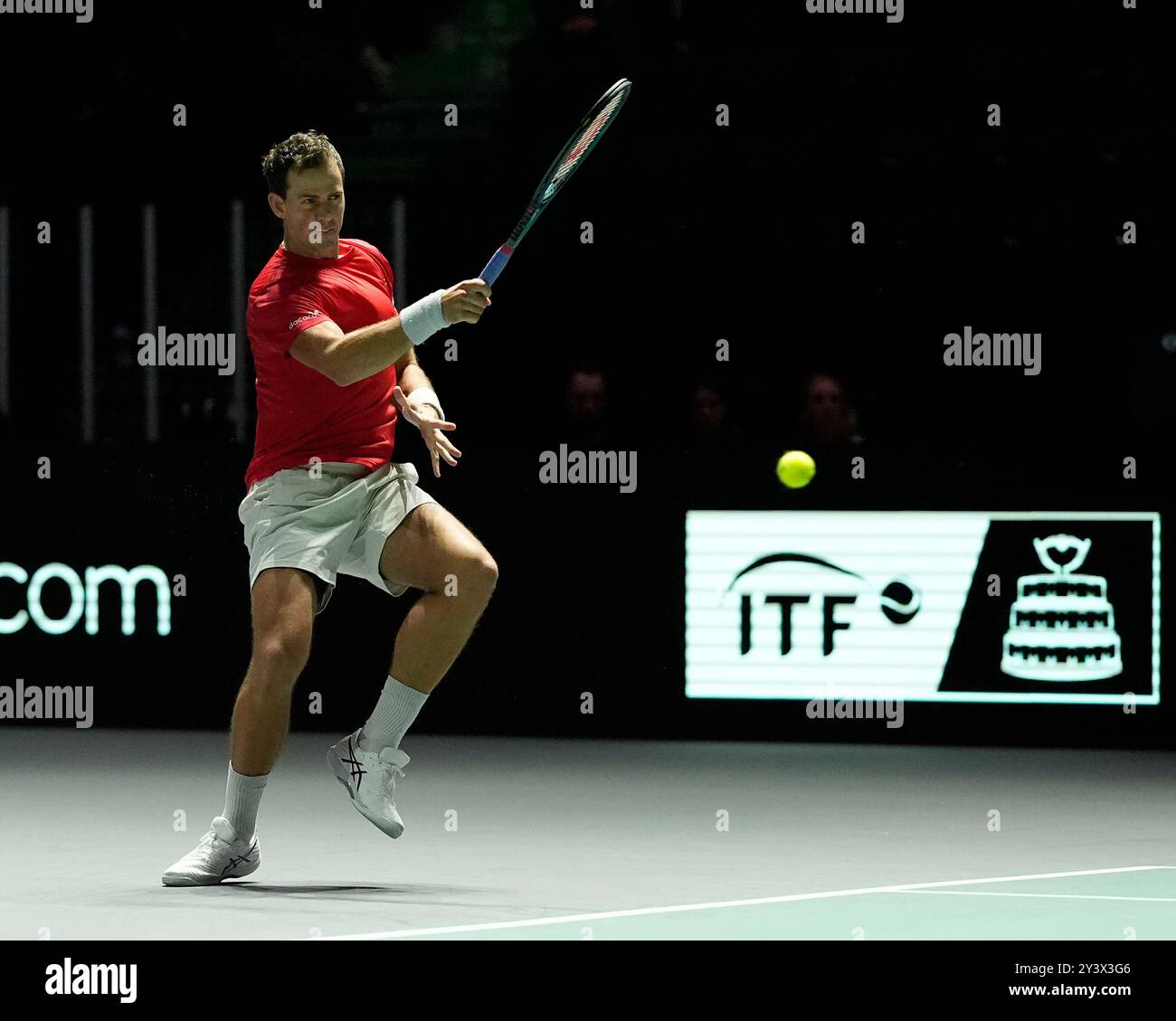 AO Arena, Manchester, Royaume-Uni. 10 septembre 2024. Finale de la Coupe Davis, phase de groupes, Groupe d jour 1 ; Vasek Pospisil du Canada joue un coup de premier plan crédit : action plus Sports/Alamy Live News Banque D'Images