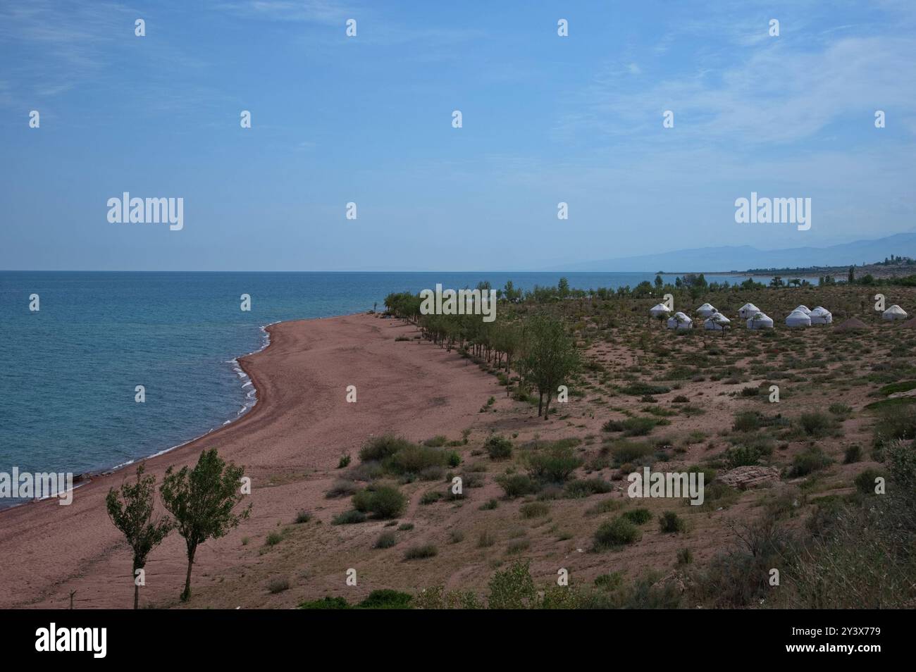 Camp de yourte sur le lac Issyk Kul, Kirghizistan Banque D'Images