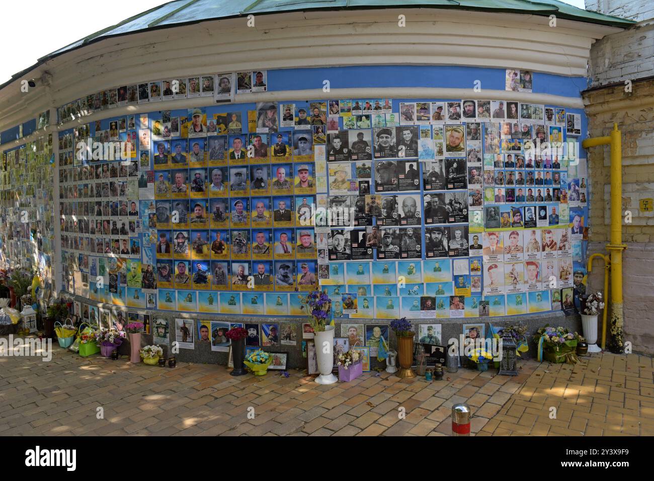 Le mur commémoratif à Kiev, Ukraine, pour les soldats tués dans la guerre ukrainienne, juin 2024 Banque D'Images