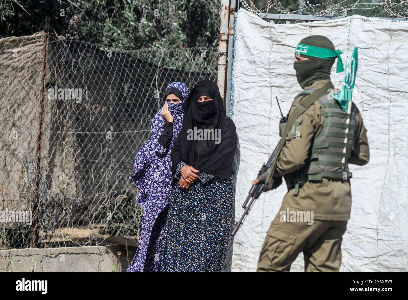 Gaza, Palestine. 11 novembre 2019. Les Brigades Izz al-DIN al-Qassam organisent une marche militaire à Khan Younis, dans le sud de la bande de Gaza. Le porte-parole d'Izz al-DIN Qassam, Abu Obeida, a pris la parole lors de l'événement. Les brigades Al-Qassam sont la branche militaire du mouvement de résistance islamique du Hamas Banque D'Images