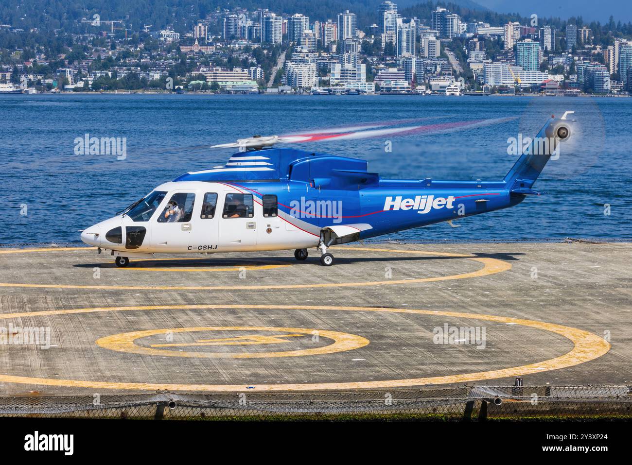 Canada, Vancouver10. Août 2024 : C-GHJL - Sikorsky S-76C de Helijet International Banque D'Images