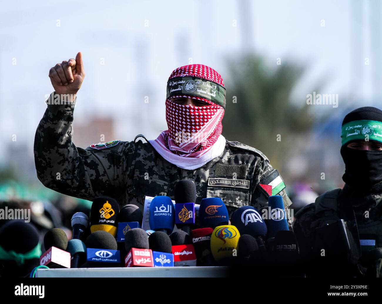 Gaza, Palestine. 11 novembre 2019. Les Brigades Izz al-DIN al-Qassam organisent une marche militaire à Khan Younis, dans le sud de la bande de Gaza. Le porte-parole d'Izz al-DIN Qassam, Abu Obeida, a pris la parole lors de l'événement. Les brigades Al-Qassam sont la branche militaire du mouvement de résistance islamique du Hamas Banque D'Images