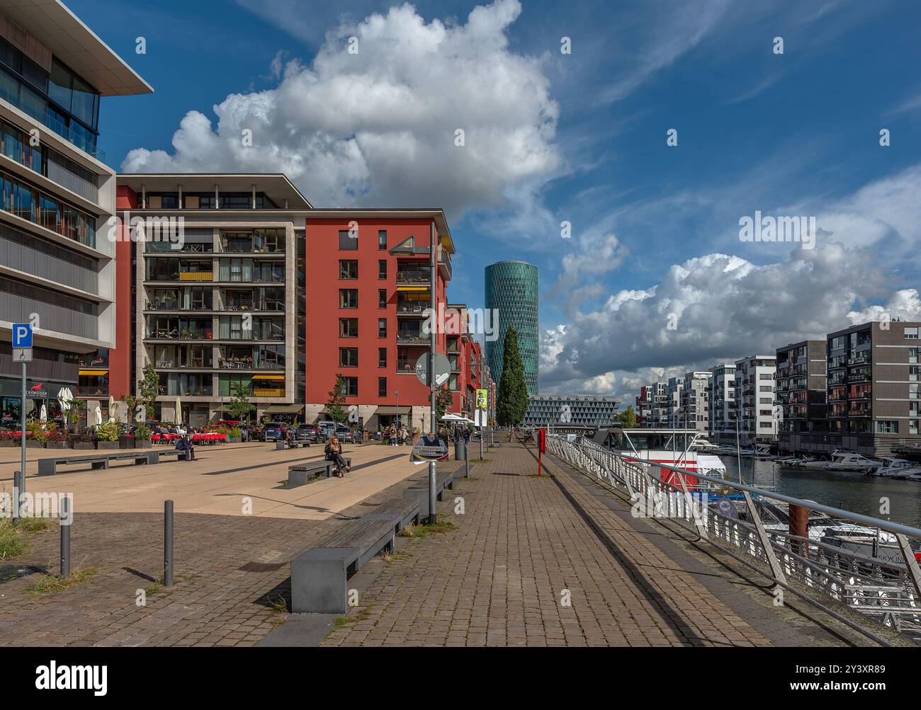 Vue sur le quartier résidentiel Westhafen à Francfort, Allemagne Banque D'Images Vue sur le quartier résidentiel Westhafen à Francfort, Allemagne Banque D'Images