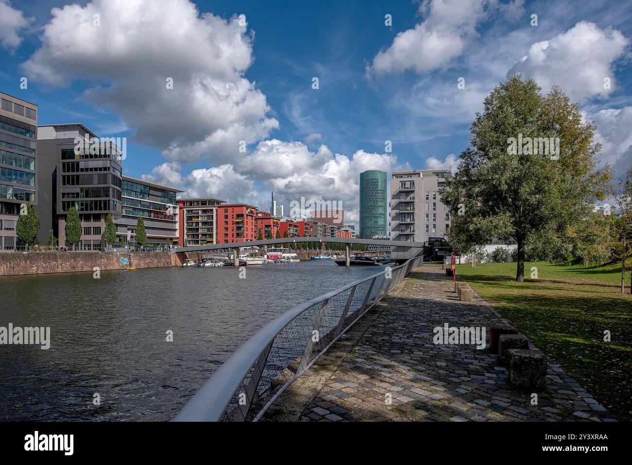 Vue sur le quartier résidentiel Westhafen à Francfort, Allemagne Banque D'Images Vue sur le quartier résidentiel Westhafen à Francfort, Allemagne Banque D'Images