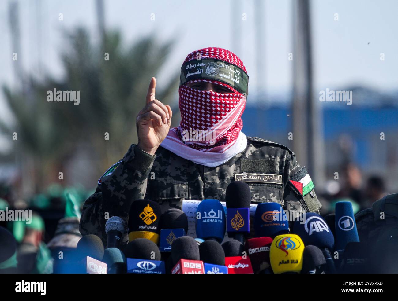 Gaza, Palestine. 11 novembre 2019. Les Brigades Izz al-DIN al-Qassam organisent une marche militaire à Khan Younis, dans le sud de la bande de Gaza. Le porte-parole d'Izz al-DIN Qassam, Abu Obeida, a pris la parole lors de l'événement. Les brigades Al-Qassam sont la branche militaire du mouvement de résistance islamique du Hamas Banque D'Images