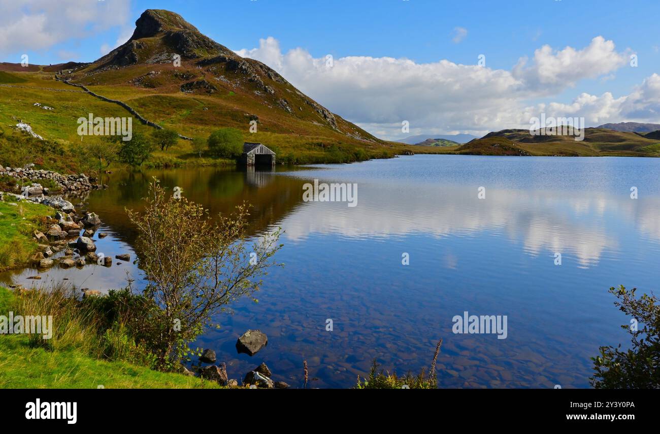 Lacs de Cregennen sous les pentes de Cader Idris (Cadair Idris) près de Dolgellau, Gwynedd Wales UK, au début de l'automne. Banque D'Images