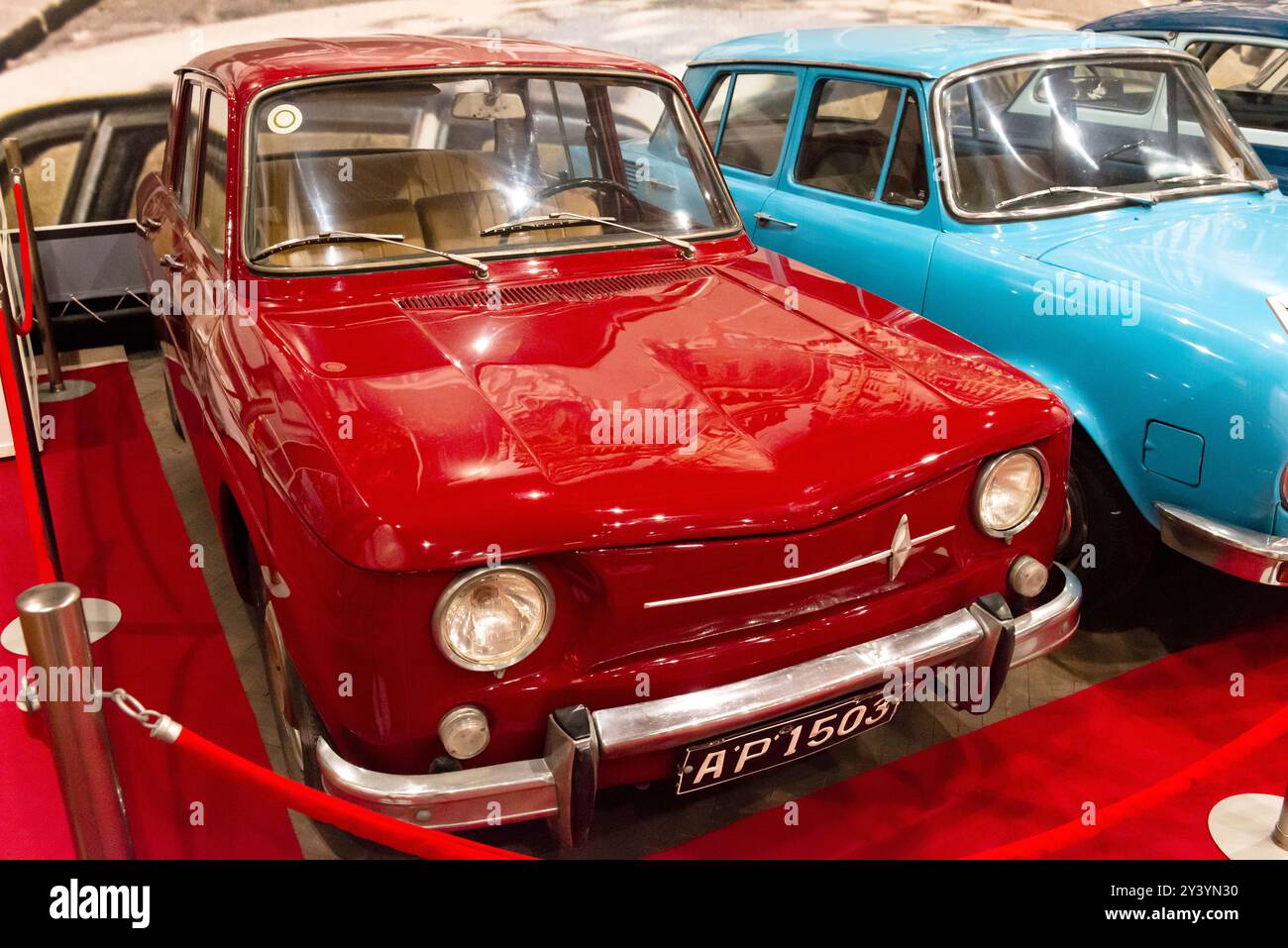 Musée de la voiture. Voiture française Renault 8 exposée au musée des voitures du socialisme dans la ville de Peshtera, Bulgarie, Europe de l'est Banque D'Images