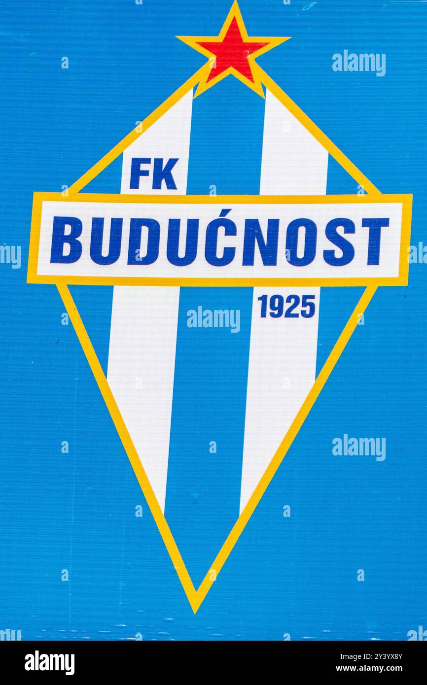 Podgorica, Monténégro, 5 août 2024. Drapeau de Fudbalski klub Buducnost Podgorica, communément abrégé FK Buducnost Podgorica, Banque D'Images