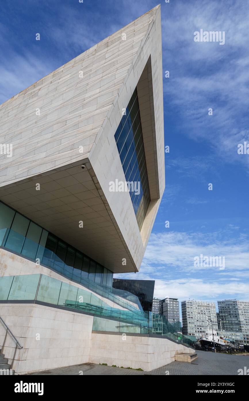 Le musée de Liverpool bâtiment sur le front de mer Mann Island à la perceuse. Banque D'Images