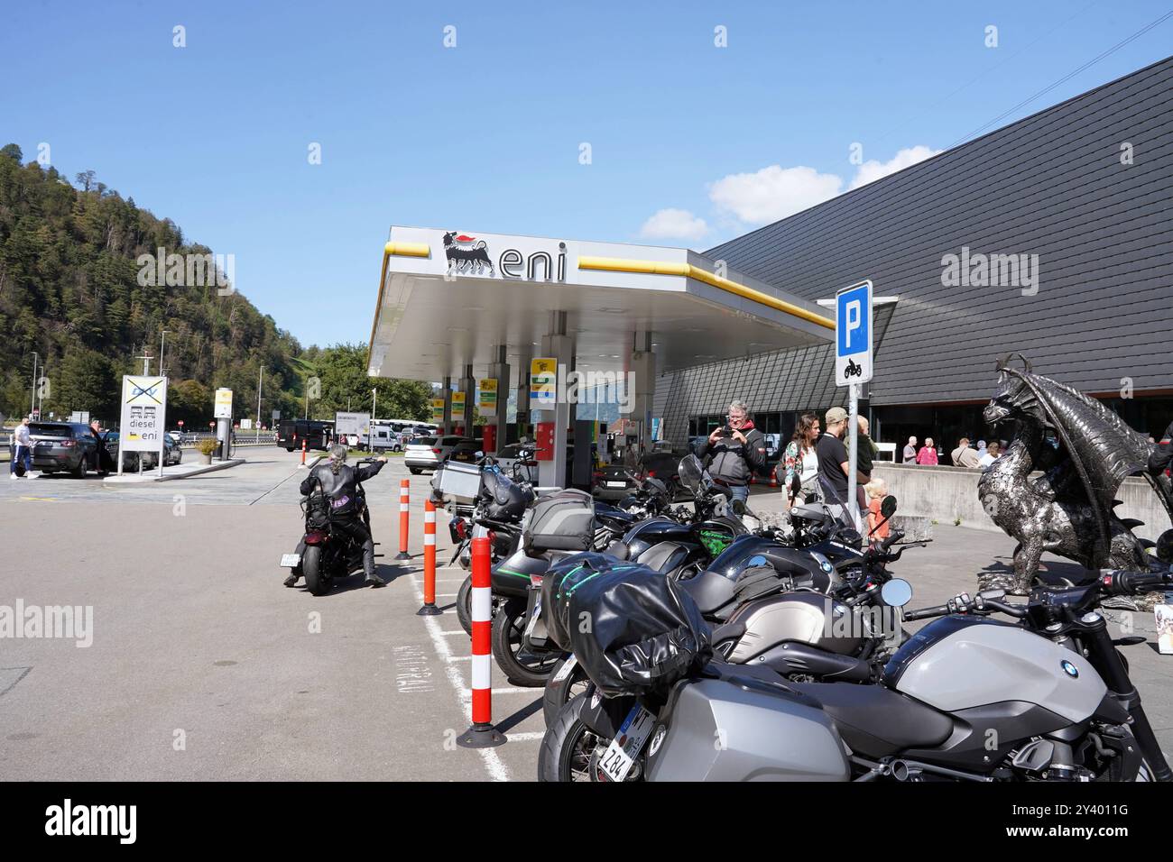 Anton Geisser 15.09.2024 Schweiz. Kanton Uri. Bild : Autobahnraststaette Eni Tankstelle *** Anton Geisser 15 09 2024 Suisse Canton Uri image autoroute station-service Eni Banque D'Images