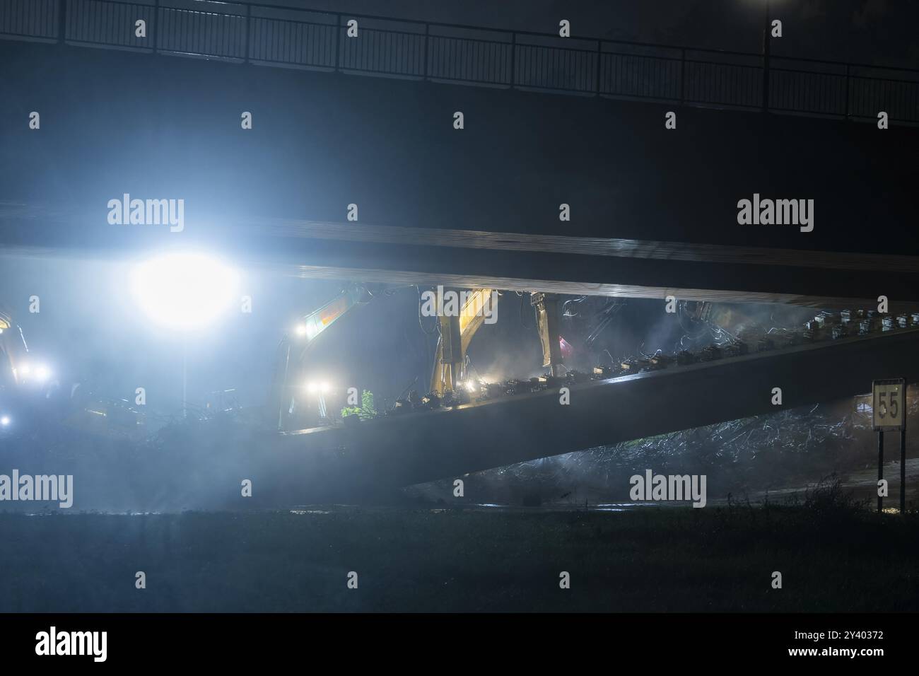 En raison d'une cause encore inconnue, une section du pont Carola s'est effondrée aux premières heures de la matinée. Sur une longueur d'environ 100 mètres, le se Banque D'Images