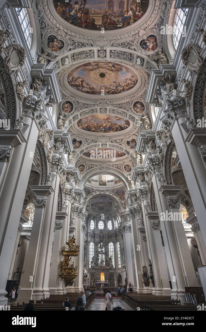 Intérieur baroque avec fresque au plafond créée au 17ème siècle, cathédrale de Passau, Passau, basse-Bavière, Bavière, Allemagne, Europe Banque D'Images