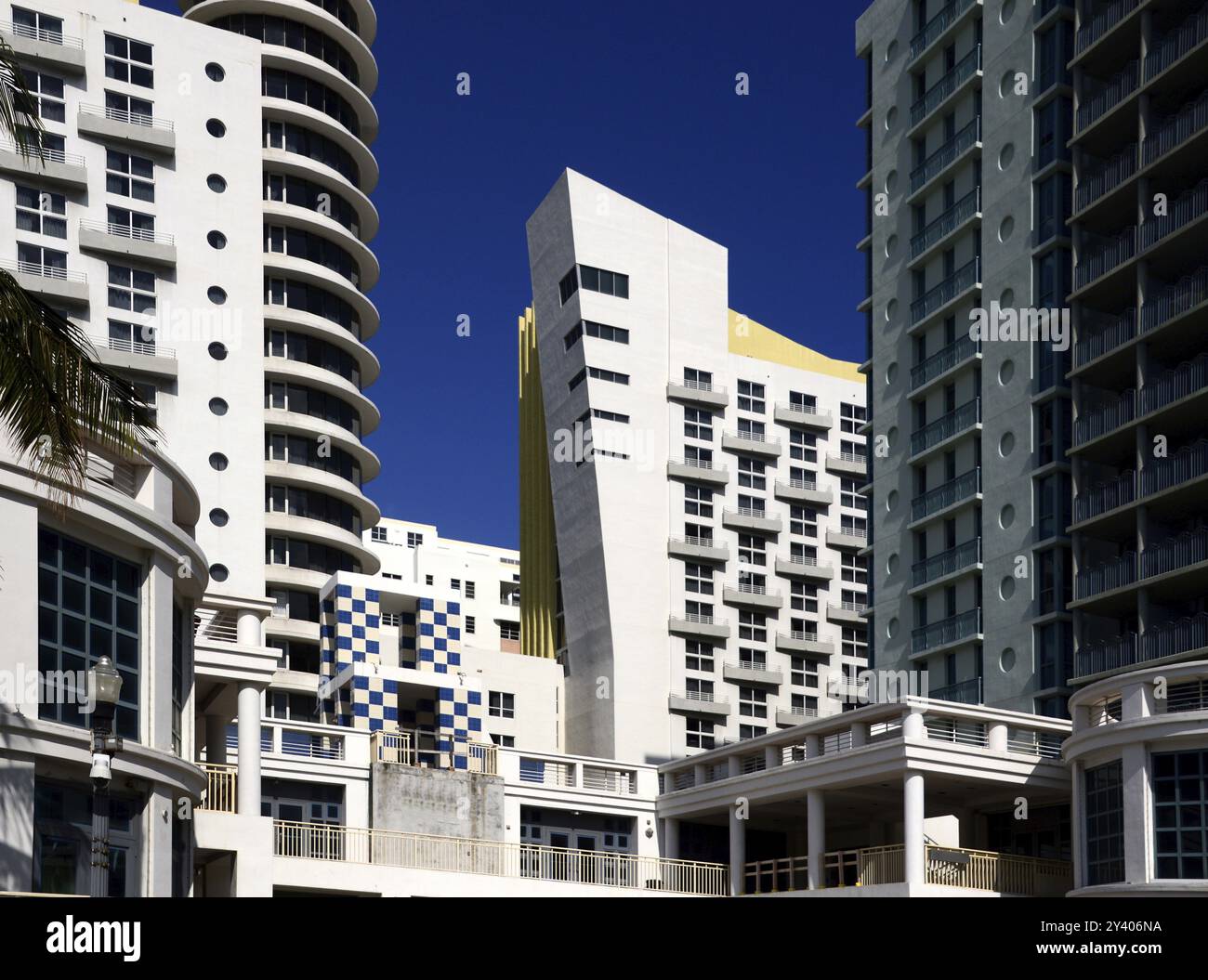 Scène de rue dans le quartier Art déco de Miami South Beach, Floride, États-Unis, Amérique du Nord Banque D'Images