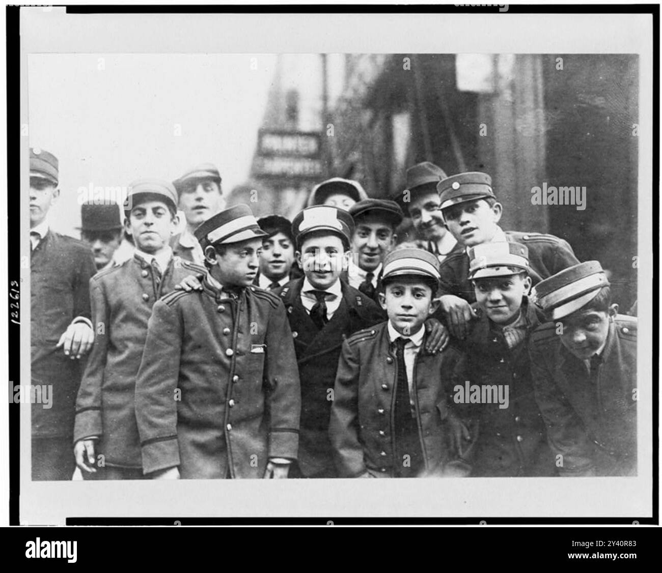 Grèves - Messenger les garçons, N.Y.--au 6ème Ave. et 32e Novembre 1916] St. Banque D'Images