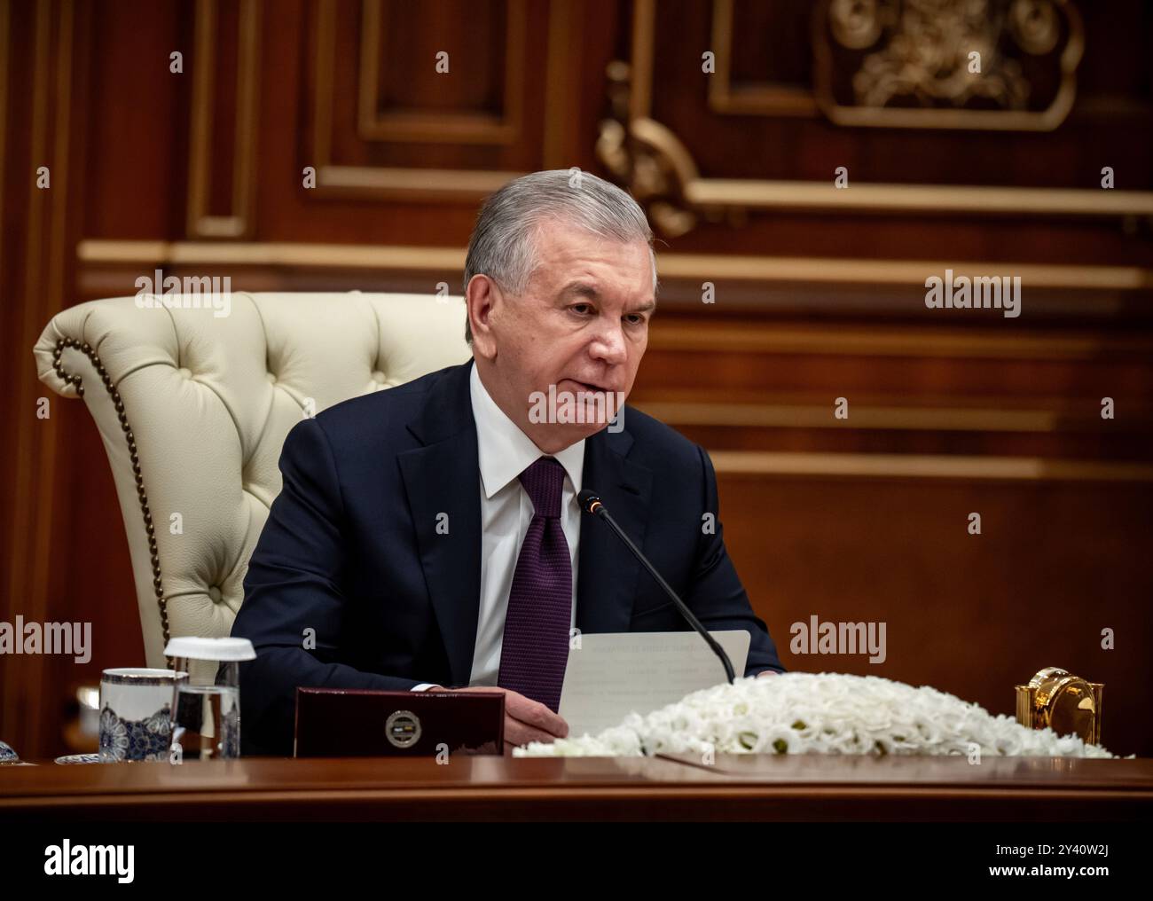 Samarcande, Ouzbékistan. 15 septembre 2024. Shavkat Mirziyoyev (Shavkat Miromonovich Mirziyoyev), président de l'Ouzbékistan, participe à une réunion avec le chancelier Scholz. Scholz visite pour la première fois deux des cinq anciennes républiques soviétiques d'Asie centrale, l'Ouzbékistan et le Kazakhstan. Son premier arrêt sera la ville oasis ouzbèke vieille de plus de 2500 ans de Samarcande sur la route de la soie. Crédit : Michael Kappeler/dpa/Alamy Live News Banque D'Images