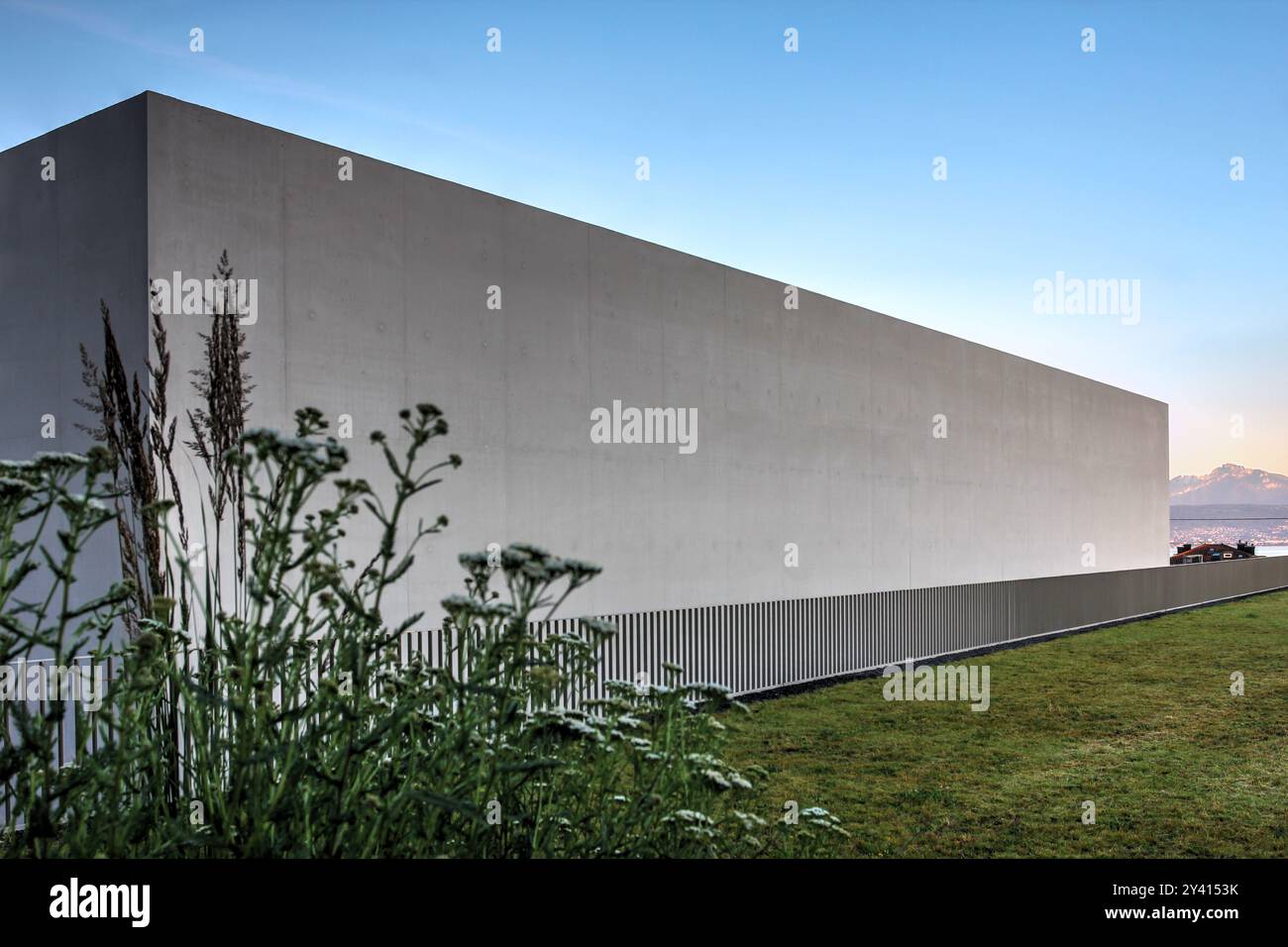 Détail architectural du mudac et du bâtiment photo Elyseé sur la plateforme 10 à Lausanne, en Suisse, dans un style brutaliste-minimaliste, terminé en 2022. Banque D'Images