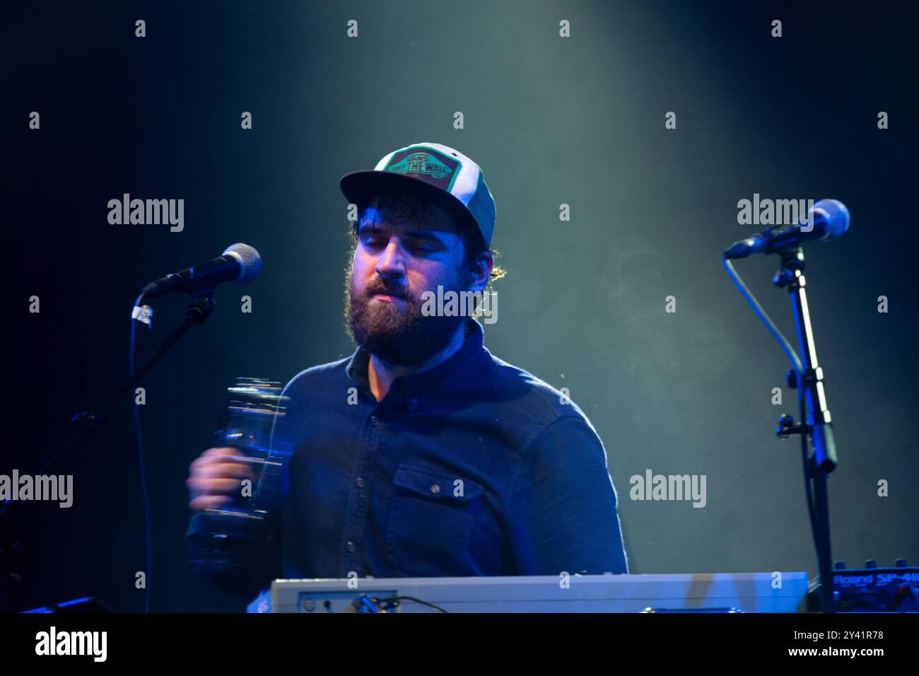 THE PICTISH TRAIL, CONCERT, GREEN MAN FESTIVAL 2014 : Johnny Lynch du Pictish Trail jouant en direct sur la scène Far Out au Green Man Festival 2014 à Glanusk Park, Brecon, pays de Galles, août 2014. Photo : Rob Watkins. INFO : The Pictish Trail est le projet musical de l'artiste écossais Johnny Lynch, mêlant indie folk, electronica et pop expérimentale. Connu pour son son éclectique et ses paroles réfléchies, le groupe crée une musique atmosphérique et défiant les genres avec une forte éthique DIY. Banque D'Images