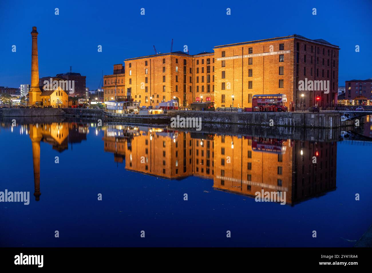 Canning Dock, Liverpool, la nuit Banque D'Images
