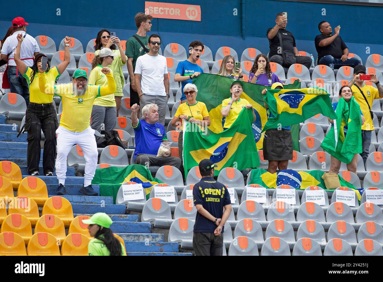 Medelin, Colombie. 15 septembre 2024. Les supporters brésiliens, lors de la manche des 16 matchs de la Coupe du monde féminine U-20 de la FIFA, Colombie 2024 opposant le Brésil et la Corée du Nord, au stade Atanasio Girardot, à Medelin, le 15 septembre 2024. Photo : Jose Pino/DiaEsportivo/Alamy Live News crédit : DiaEsportivo/Alamy Live News Banque D'Images