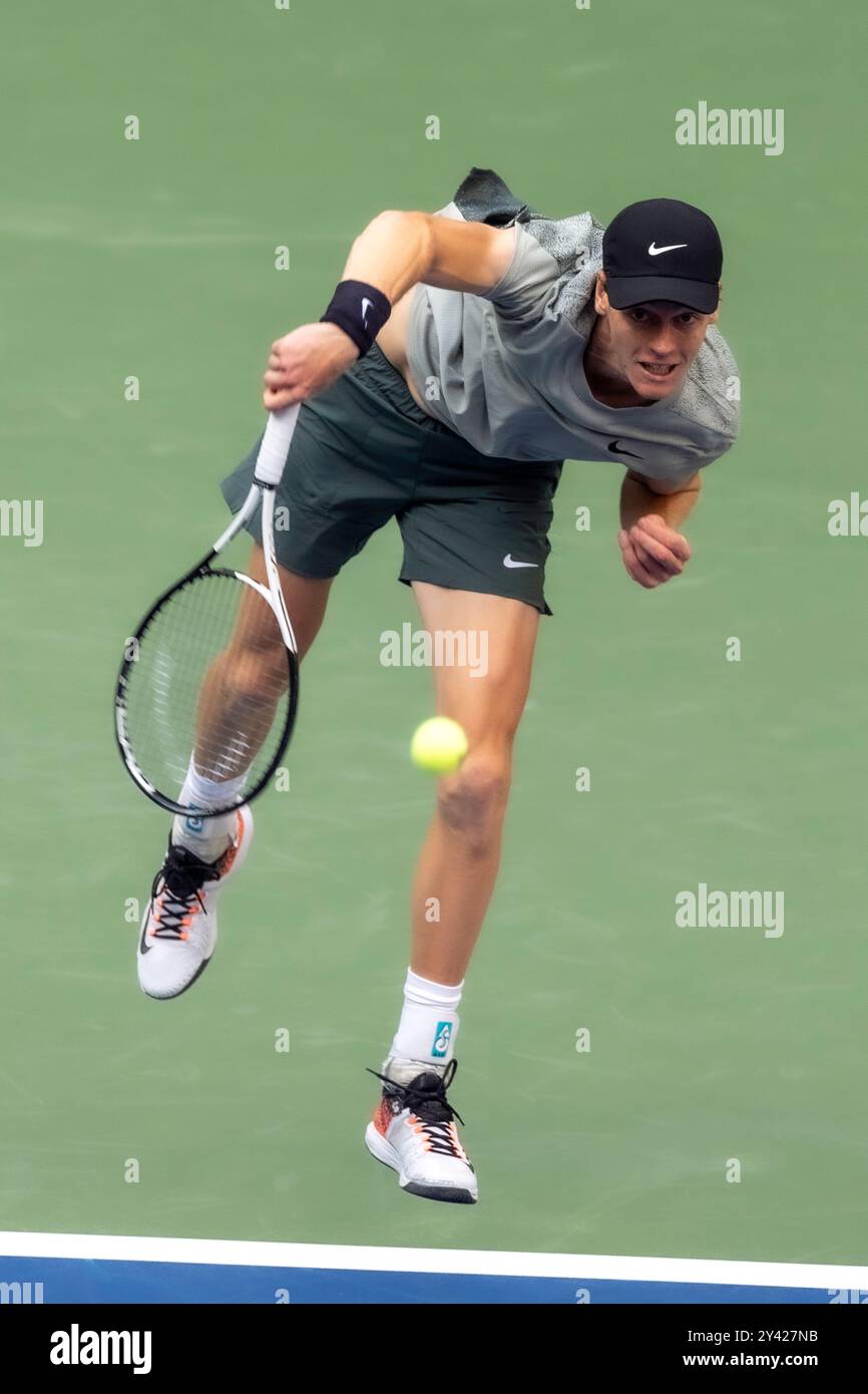 Jannik Sinner (ITA) participe à la finale masculine en simple à l'US Open de tennis 2024. Banque D'Images