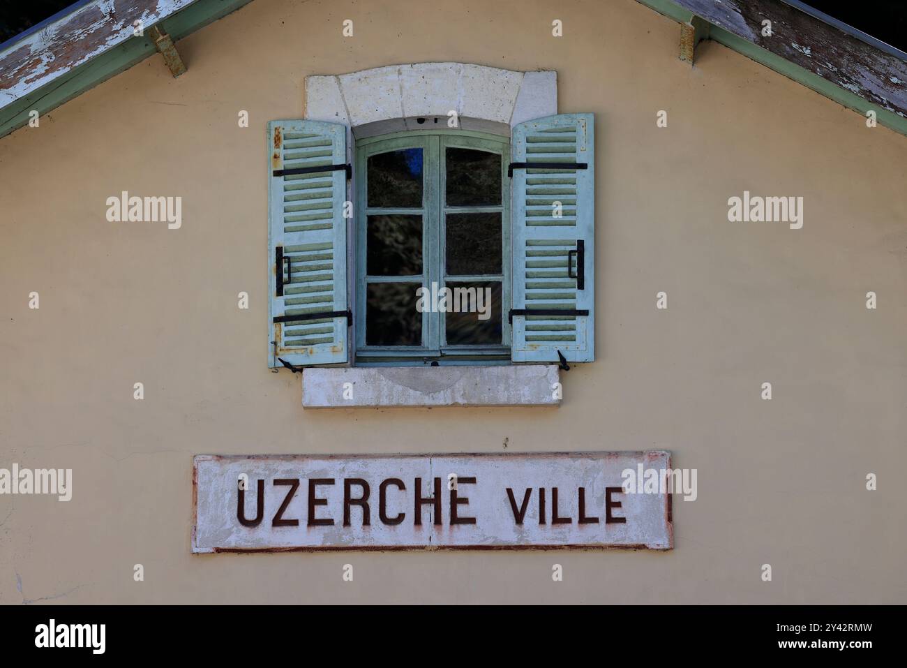 Uzerche, une petite ville authentique, historique et touristique sur les rives de la Vézère dans la campagne Limousin dans le centre-ouest de la France, sur la Banque D'Images