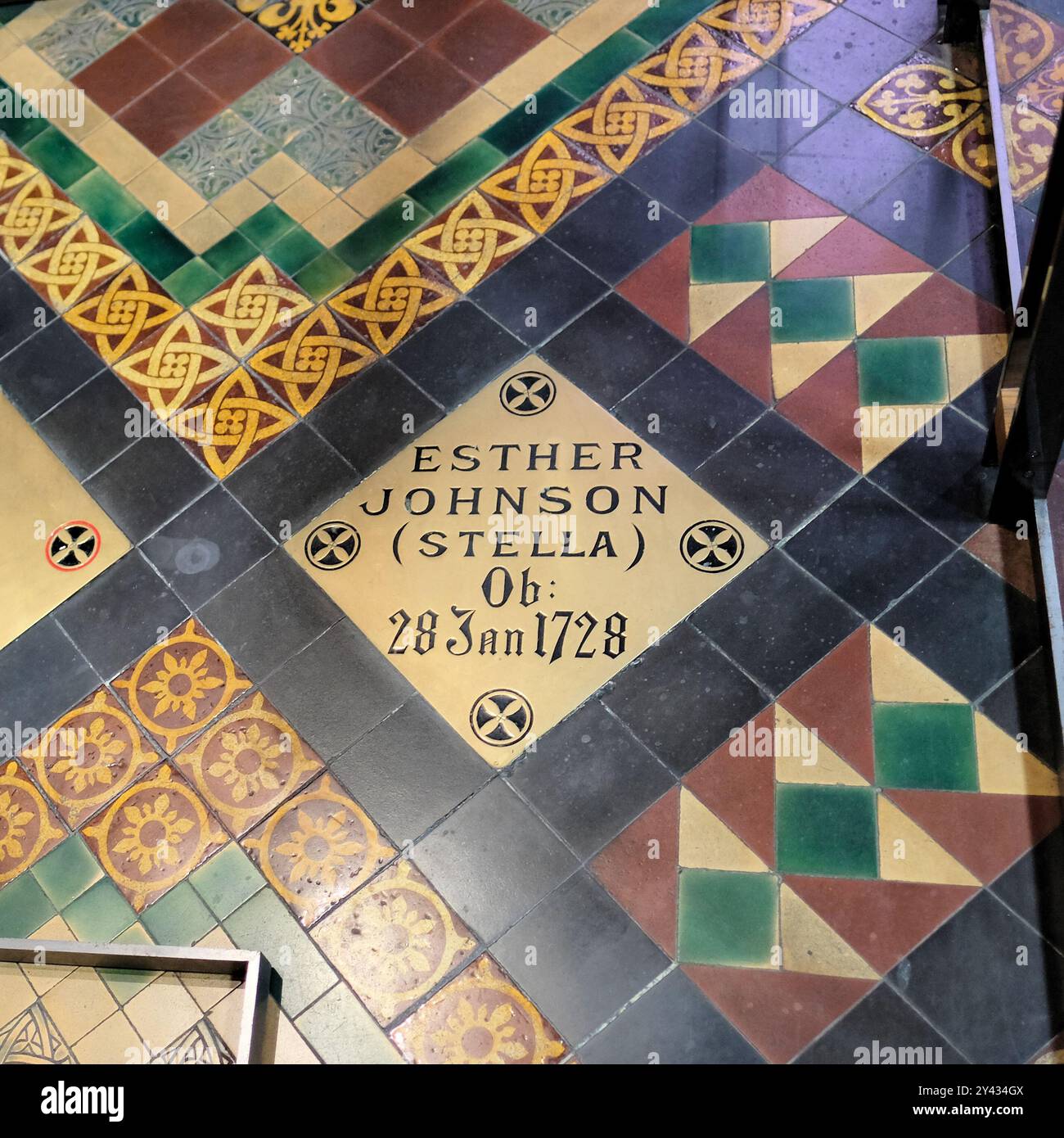 Esther Johnson, connue sous le nom de Stella, marqueur funéraire dans la cathédrale de Patrick à Dublin, Irlande ; enterrée à côté de son ami et auteur Jonathan Swift. Banque D'Images