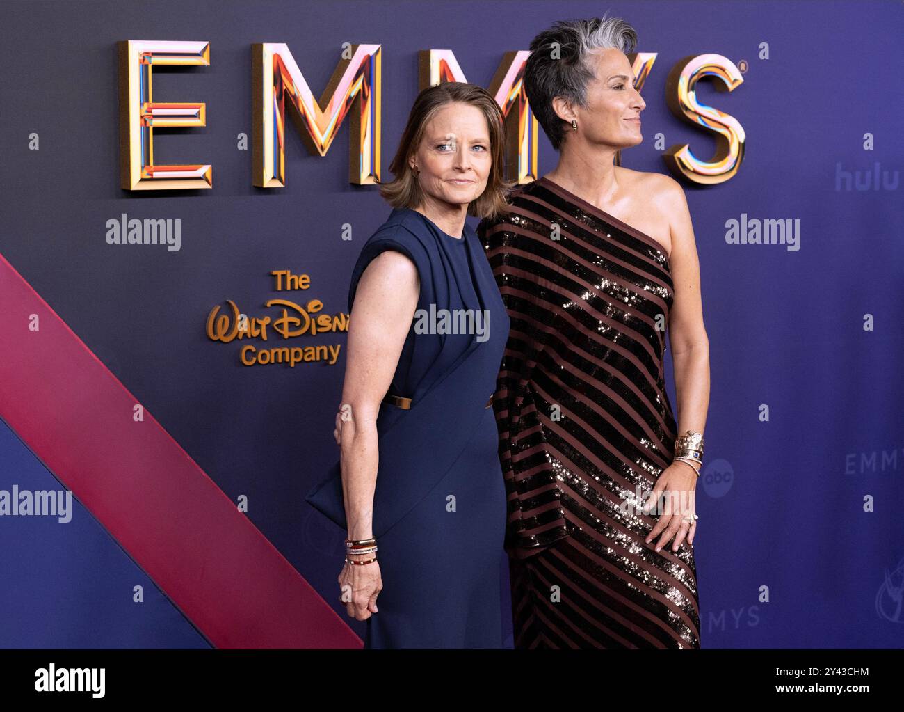 Los Angeles, États-Unis. 15 septembre 2024. Jodie Foster et Alexandra Hedison arrivent pour la 76e édition des Primetime Emmy Awards au Peacock Theater de Los Angeles le dimanche 15 septembre 2024. Photo de Alex Gallardo/UPI. Crédit : UPI/Alamy Live News Banque D'Images