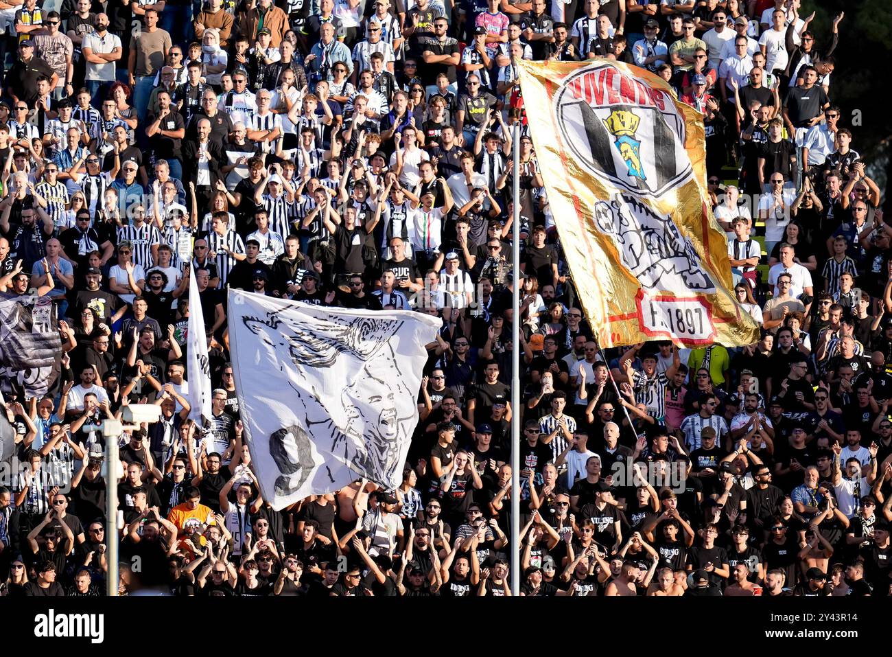 Les supporters de la Juventus FC lors du match de Serie A Enilive entre l'Empoli FC et la Juventus FC au Stadio Carlo Castellani le 14 septembre 2024 à Empoli, en Italie. Banque D'Images