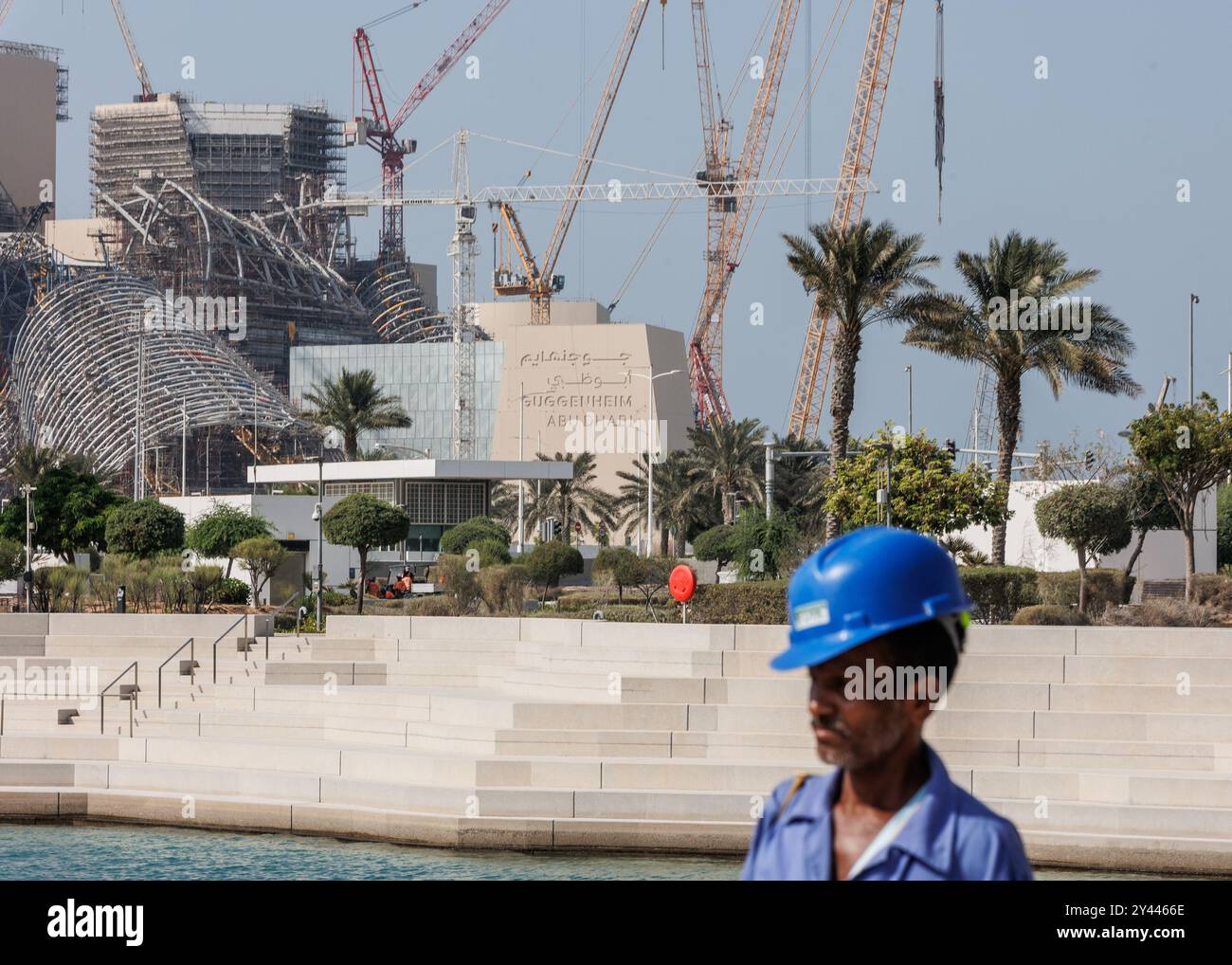 14 septembre 2024, Saint Ouen, Paris, France : le Guggenheim Abu Dhabi est un musée dont l'ouverture est prévue en 2025 à Abu Dhabi, la capitale de l'Émirat d'Abu Dhabi et des Émirats arabes Unis. Le bâtiment qui l'abritera a été conçu par l'architecte Frank Gehry, qui a également conçu le Guggenheim à Bilbao, et ses coûts de construction et d'équipement sont entièrement financés par l'Autorité du tourisme et du patrimoine d'Abu Dhabi. Sa superficie de â€‹ â€ › 30 000 m2 sera 25% plus grande que celle du musée de Bilbao, ce qui en fait le plus grand des musées de la Fondation Solomon R. Guggenheim (crédit image : © Sadak Banque D'Images