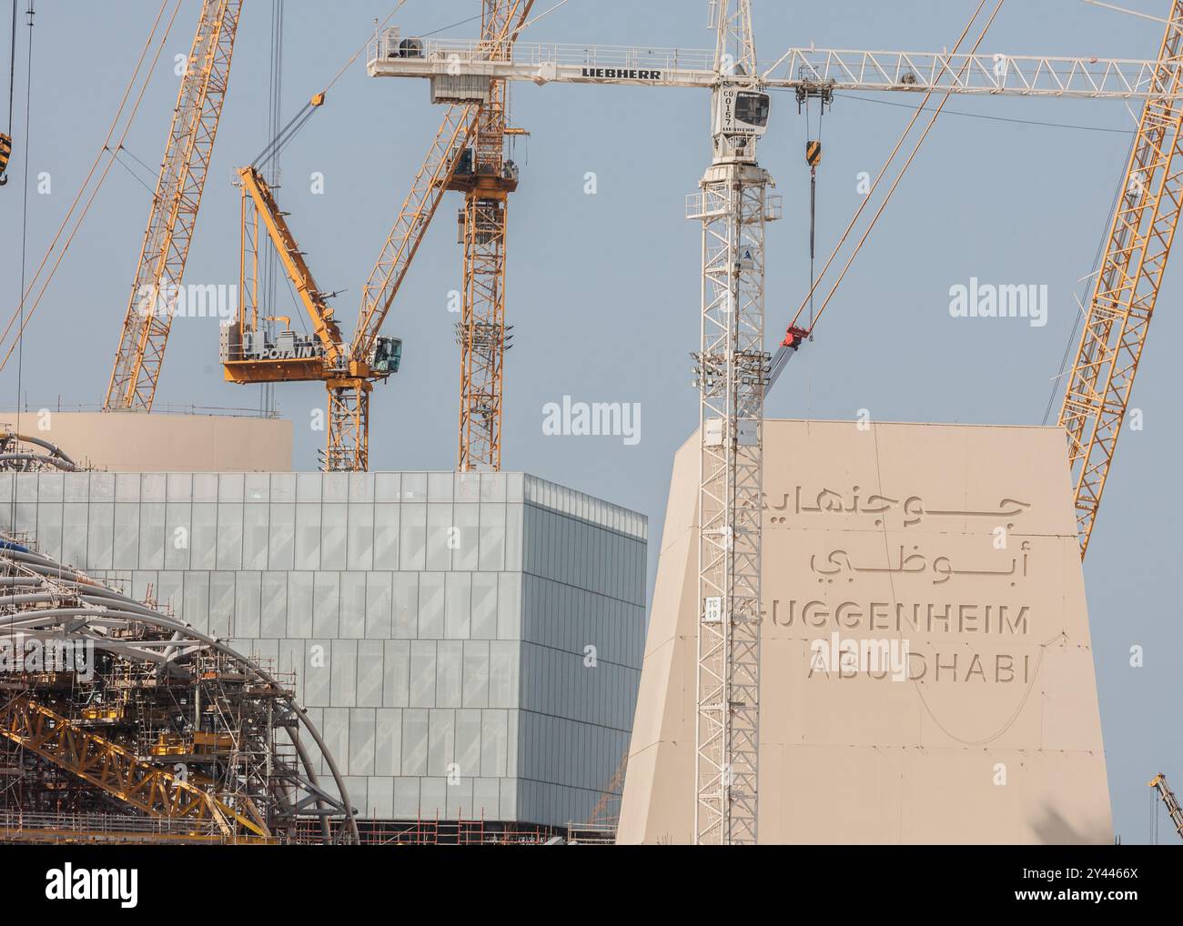 14 septembre 2024, Saint Ouen, Paris, France : le Guggenheim Abu Dhabi est un musée dont l'ouverture est prévue en 2025 à Abu Dhabi, la capitale de l'Émirat d'Abu Dhabi et des Émirats arabes Unis. Le bâtiment qui l'abritera a été conçu par l'architecte Frank Gehry, qui a également conçu le Guggenheim à Bilbao, et ses coûts de construction et d'équipement sont entièrement financés par l'Autorité du tourisme et du patrimoine d'Abu Dhabi. Sa superficie de â€‹ â€ › 30 000 m2 sera 25% plus grande que celle du musée de Bilbao, ce qui en fait le plus grand des musées de la Fondation Solomon R. Guggenheim (crédit image : © Sadak Banque D'Images