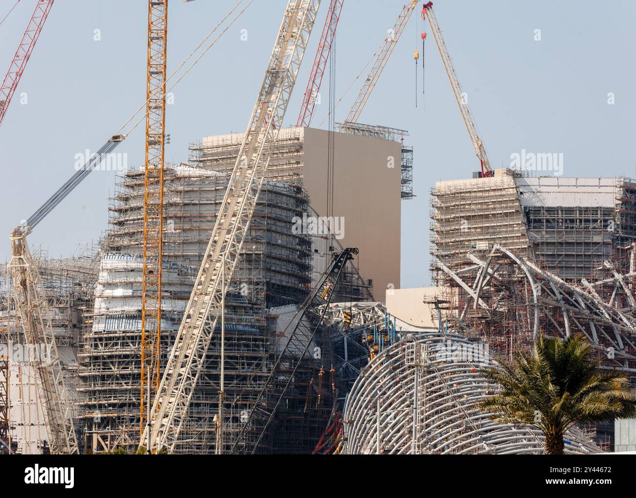 14 septembre 2024, Saint Ouen, Paris, France : le Guggenheim Abu Dhabi est un musée dont l'ouverture est prévue en 2025 à Abu Dhabi, la capitale de l'Émirat d'Abu Dhabi et des Émirats arabes Unis. Le bâtiment qui l'abritera a été conçu par l'architecte Frank Gehry, qui a également conçu le Guggenheim à Bilbao, et ses coûts de construction et d'équipement sont entièrement financés par l'Autorité du tourisme et du patrimoine d'Abu Dhabi. Sa superficie de â€‹ â€ › 30 000 m2 sera 25% plus grande que celle du musée de Bilbao, ce qui en fait le plus grand des musées de la Fondation Solomon R. Guggenheim (crédit image : © Sadak Banque D'Images