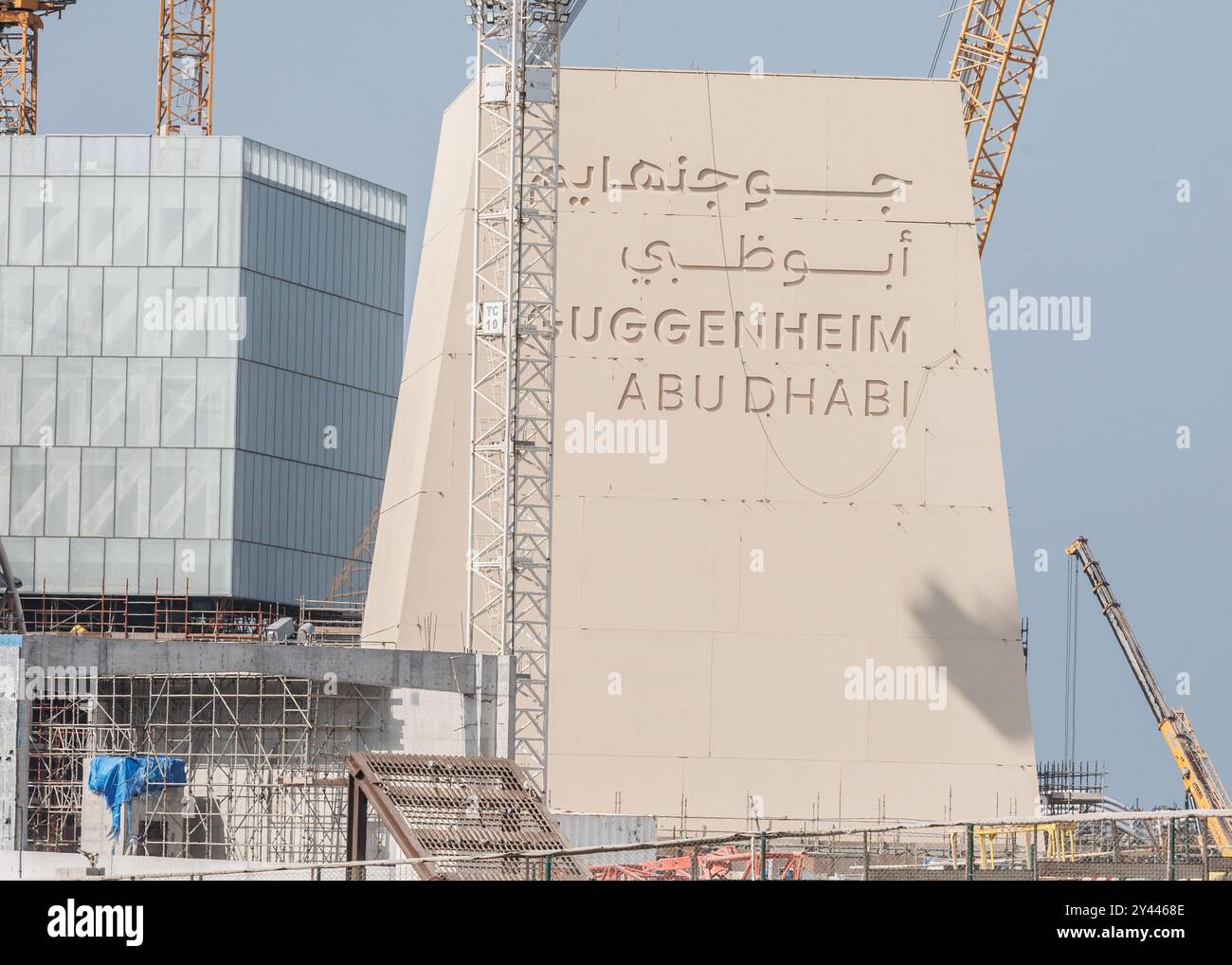 Saint Ouen, Paris, France. 14 septembre 2024. Le Guggenheim Abu Dhabi est un musée dont l'ouverture est prévue en 2025 à Abu Dhabi, la capitale de l'Émirat d'Abu Dhabi et des Émirats arabes Unis. Le bâtiment qui l'abritera a été conçu par l'architecte Frank Gehry, qui a également conçu le Guggenheim à Bilbao, et ses coûts de construction et d'équipement sont entièrement financés par l'Autorité du tourisme et du patrimoine d'Abu Dhabi. Sa superficie de ''‹'''''' 30 000 sera 25% plus grande que celle du musée de Bilbao, ce qui en fait le plus grand des musées de la Fondation Solomon R. Guggenheim (crédit image : © Sadak Banque D'Images