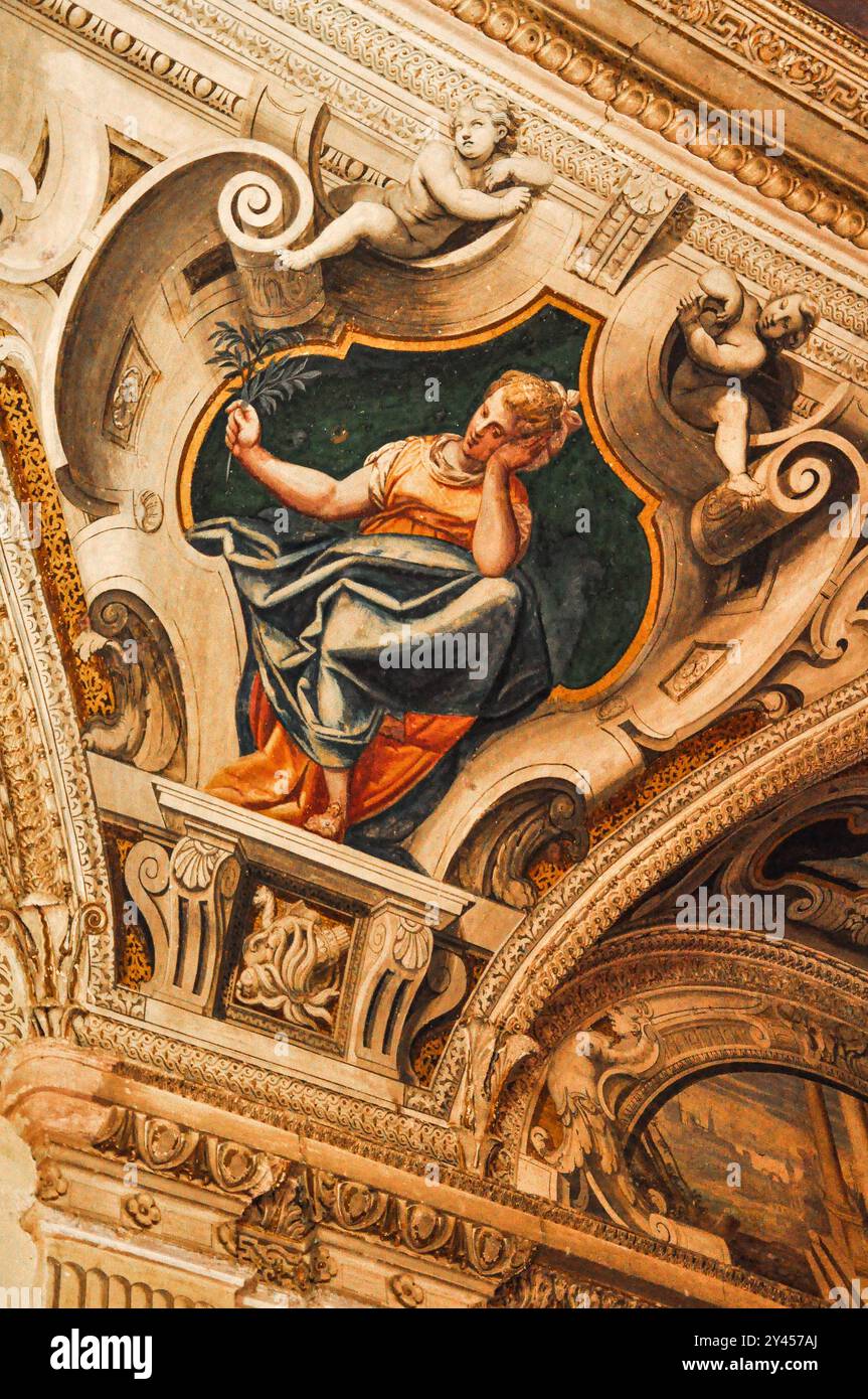 Les Archives centrales de l'Armée générale situées dans un magnifique palais du 16ème siècle à Viso del marqués, avec de belles fresques Banque D'Images