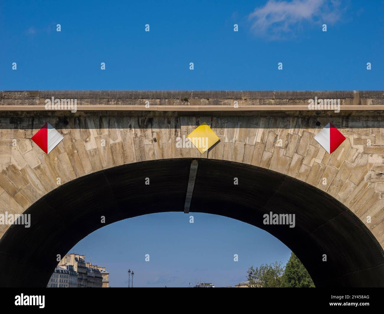Panneaux de direction du pont, Pont Marie, Seine, Paris, France, Europe, UE. Banque D'Images