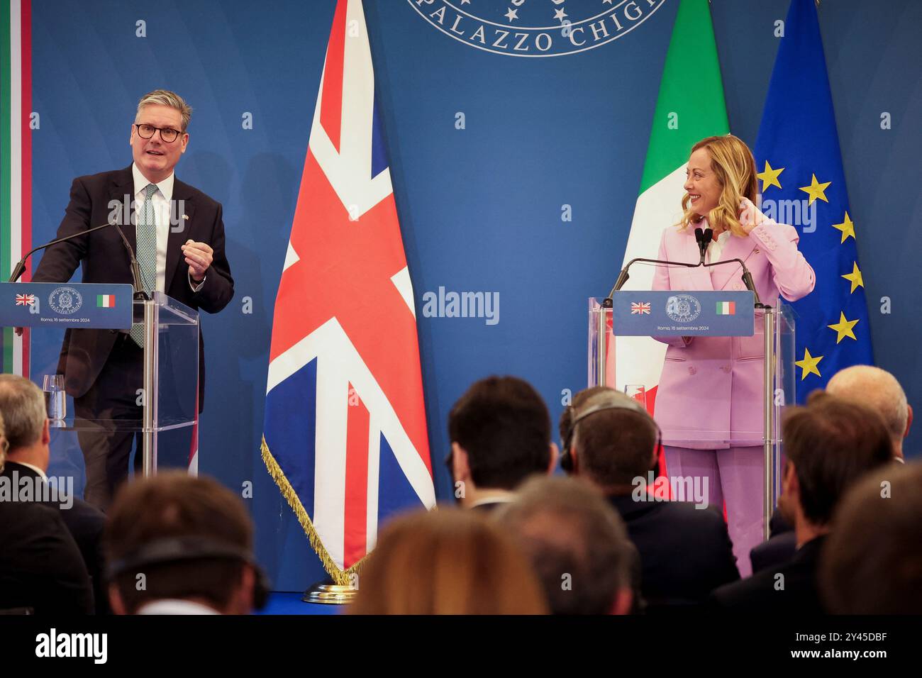 Le premier ministre Sir Keir Starmer et le premier ministre italien Giorgia Meloni tiennent une conférence de presse conjointe à la Villa Doria Pamphilj à Rome, en Italie. Date de la photo : lundi 16 septembre 2024. Banque D'Images