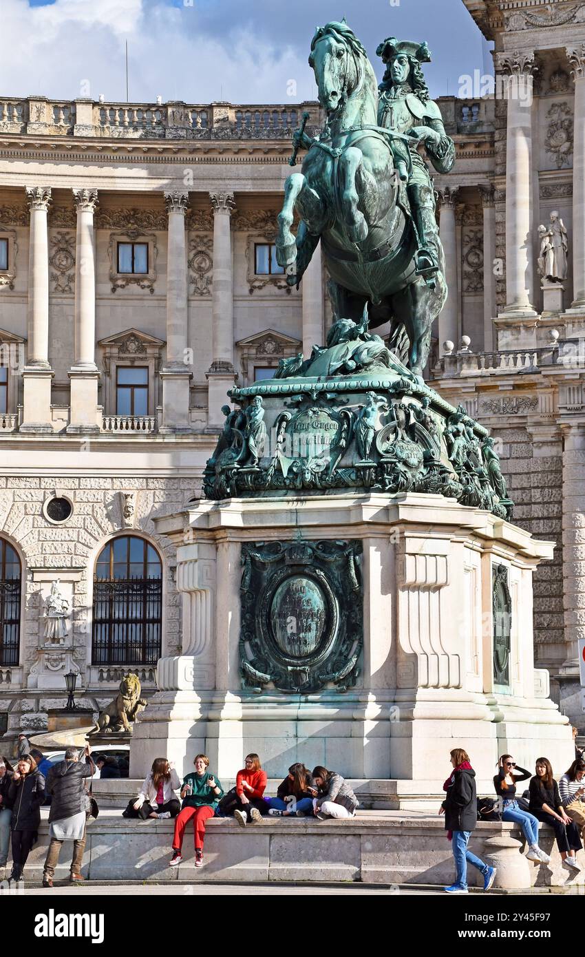 Statue équestre en bronze du prince Eugène de Savoie, aidée à lever le siège de Vienne en 1683, érigée en 1859, sculpteur Anton Dominik Fernkorn, Heldenplatz, Banque D'Images